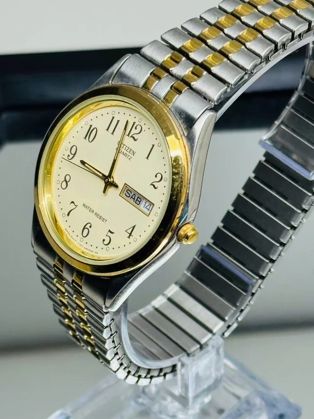 Vintage Citizen Quartz Day Date 34mm Gold Dial Men Watch New Battery Runs